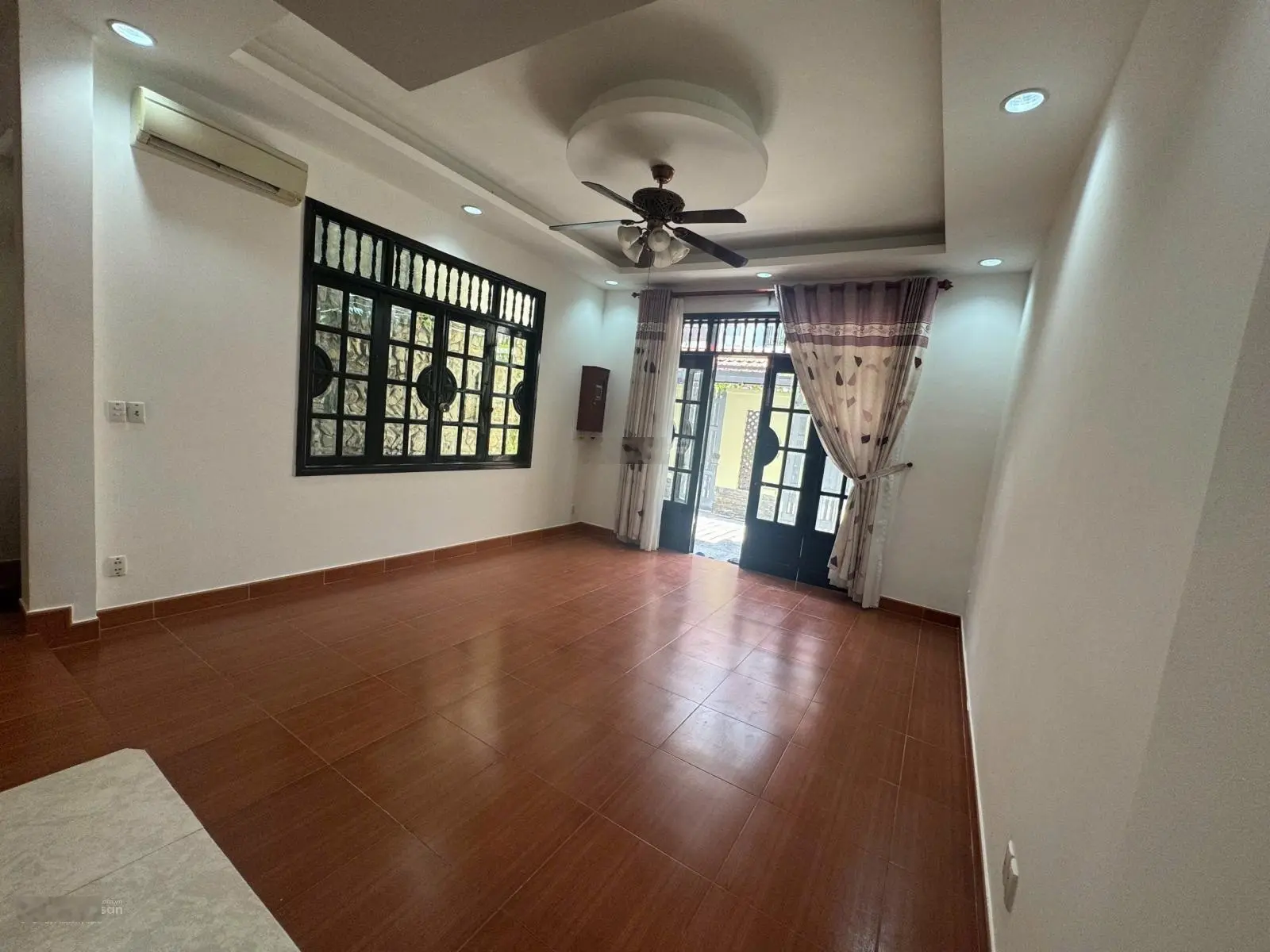 Cực hiếm khu đại học luật hcm, 5,6x16, 90m2, 3pn, đường 8m. giá chỉ 9tỷ ( tl), shr hoàn công chuẩn.