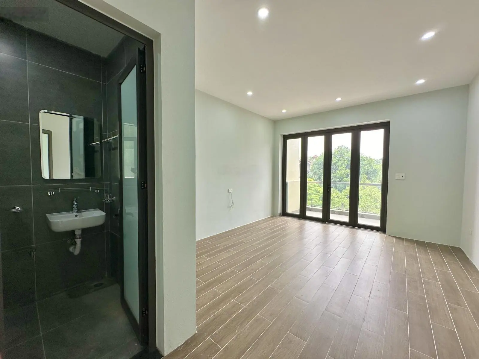 Nhà 4 tầng 4 ngủ sát trường cấp 2 Quang Vinh