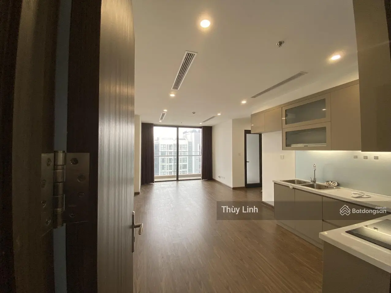 Bán căn 3 ngủ Vinhomes West Point, tòa W1, ban công Đông Nam, tầng đẹp, giao nhà luôn