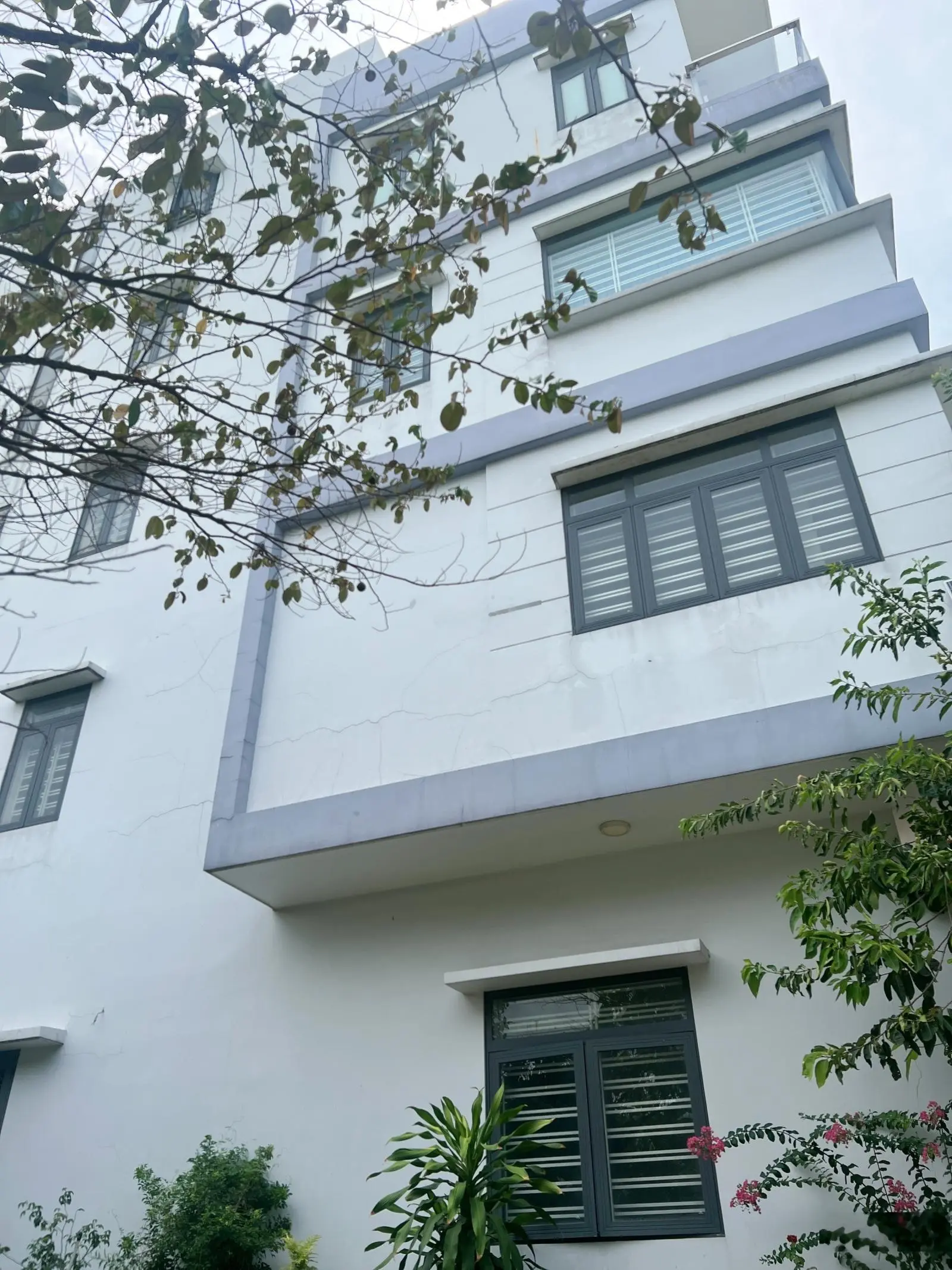 Anh trai ở Hà Nội cần bán khu phức hợp toà nhà và lô đất 600m2 tại KDC Đông An