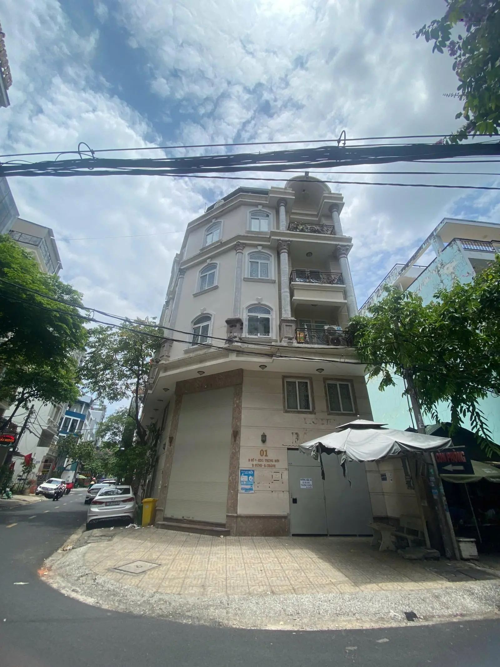 Chuyển nhượng biệt thự góc 2 MT ĐS 7 KDC Trung Sơn, H. Bình Chánh. DT 10x20m hầm 5 lầu giá 44 tỷ