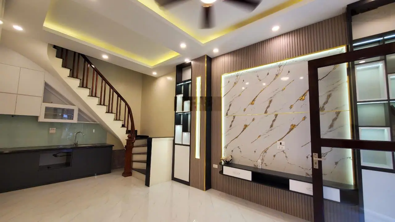 Bán nhà Tôn Đức Thắng, 70m ra phố, ngõ 3m, DT 33m 3PN, sổ nở hậu , 4,85 tỷ. LH 0911 834 ***