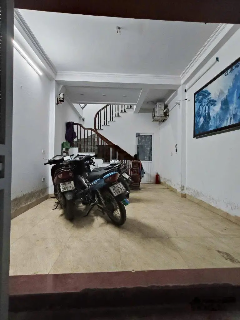 Chính chủ cần bán căn nhà về quê cùng con cháu,nhà 5 tầng 8 phòng hiện cho thuê gần 30tr,sổ đỏ 30m
