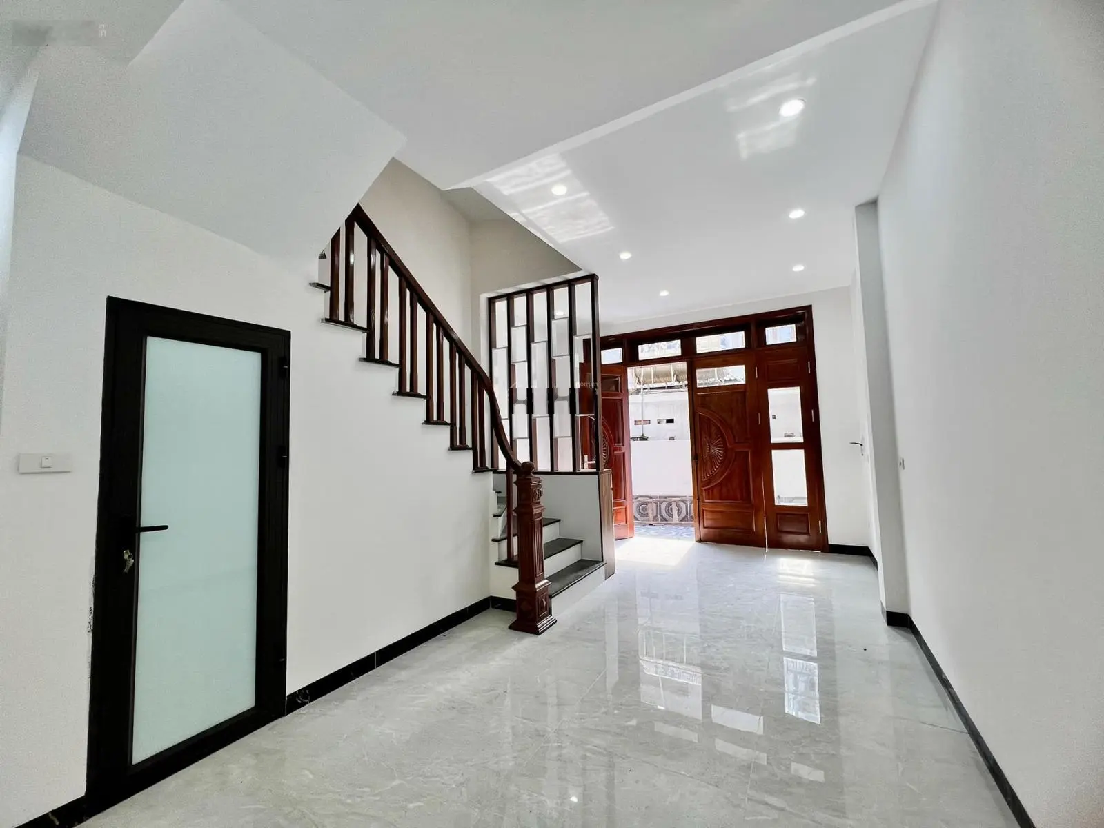 Bán nhà 5 tầng Ngô Quyền Hà Đông nhà mới, ô tô đỗ cổng, giá chỉ 7.99 tỷ
