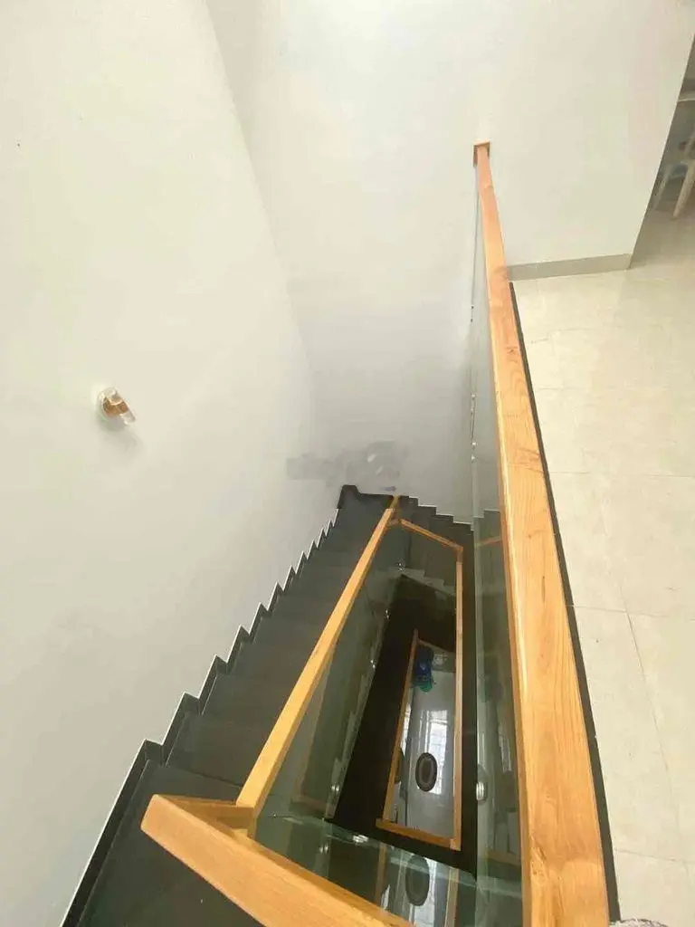 nhà mt 94,6m2. 3pn,4wc, hướng đông nam, đường thế lữ an hải bắc