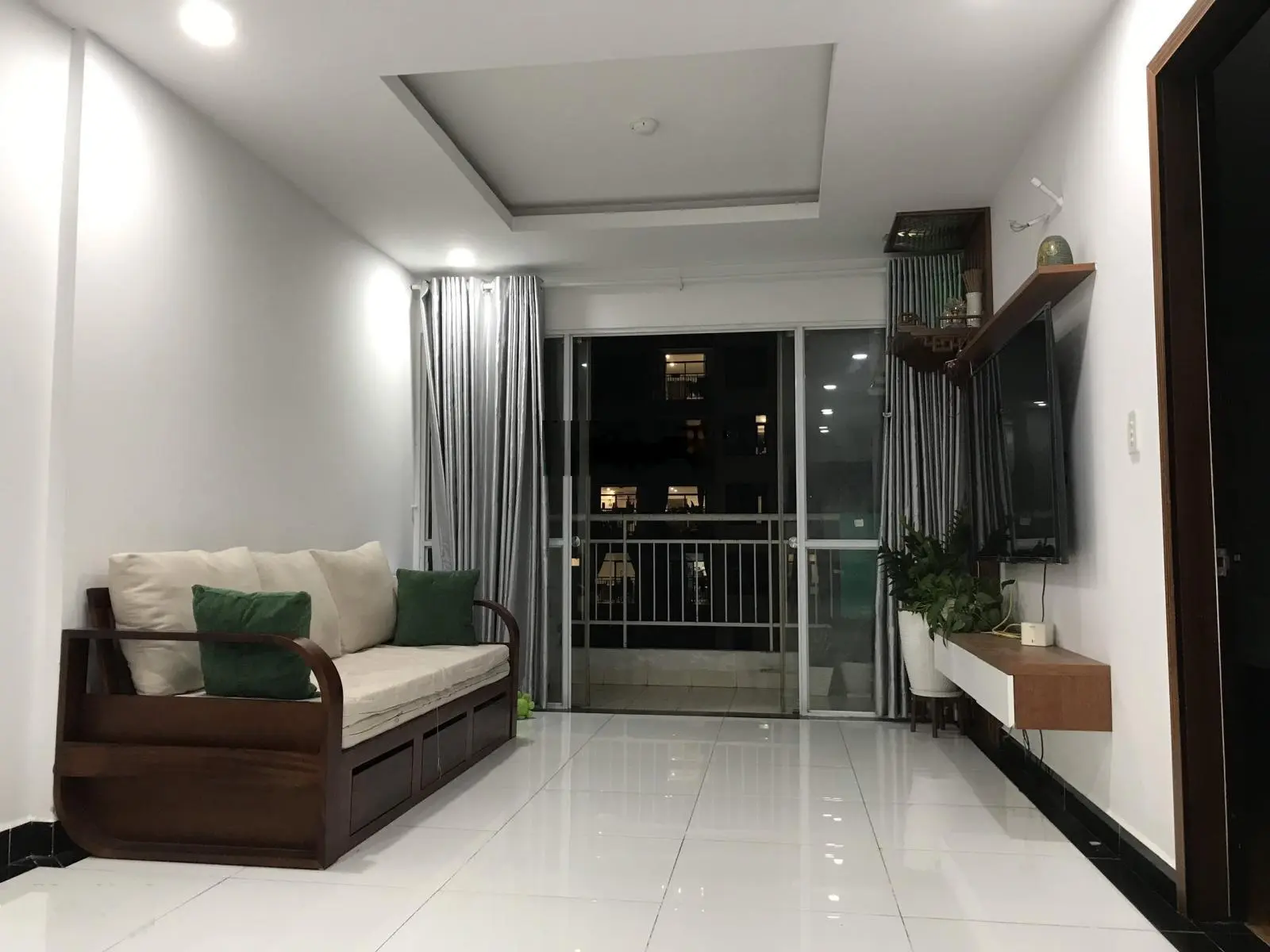 Cần bán căn hộ Giai Việt Tạ Quang Bửu, P5, Q8. DT 82m2, 2PN, 2WC sổ hồng giá 3.7 tỷ. LH 0866 688 ***