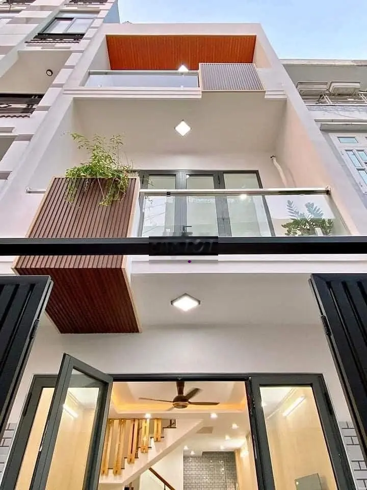 Nhà đẹp như Ngọc Trinh mua vào ở liền Nguyễn Ảnh Thủ Q12 3 tầng SHR