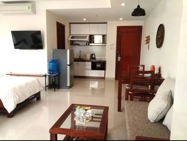 Bán toà khách sạn & căn hộ mặt tiền đường lê thước vị trí sát biển .