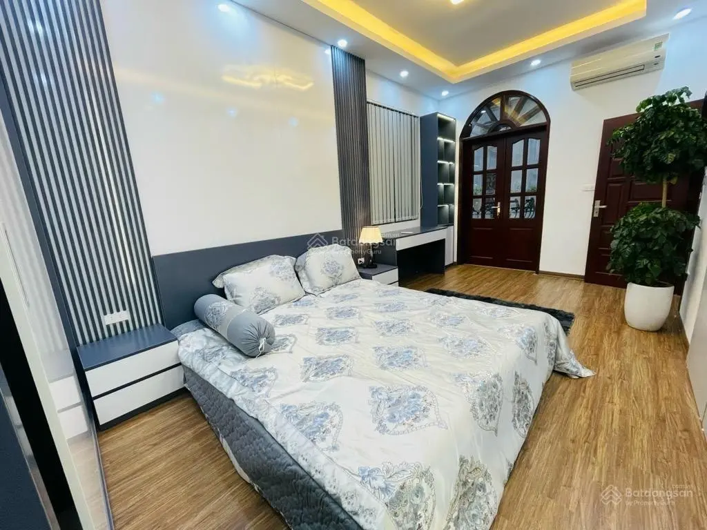 Bán nhà phố Lò Đúc - Cách 1 nhà ra phố ô tô tránh - 45m2 - 4PN. Giá: 8,9 tỷ. LH: 0779 548 ***