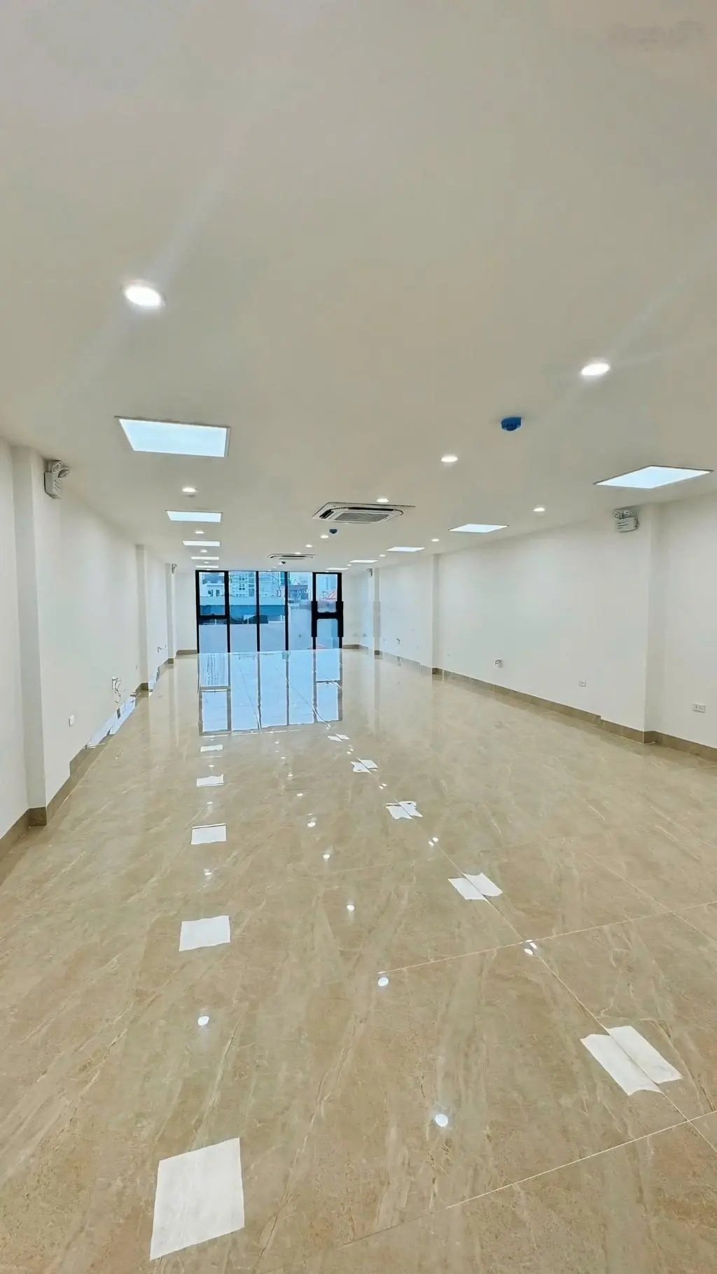 Bán toà VP MP Tô Vĩnh Diện, vỉa hè rộng, thông sàn, tầng hầm, dòng tiền ổn định, 120m, 8T, MT 6m