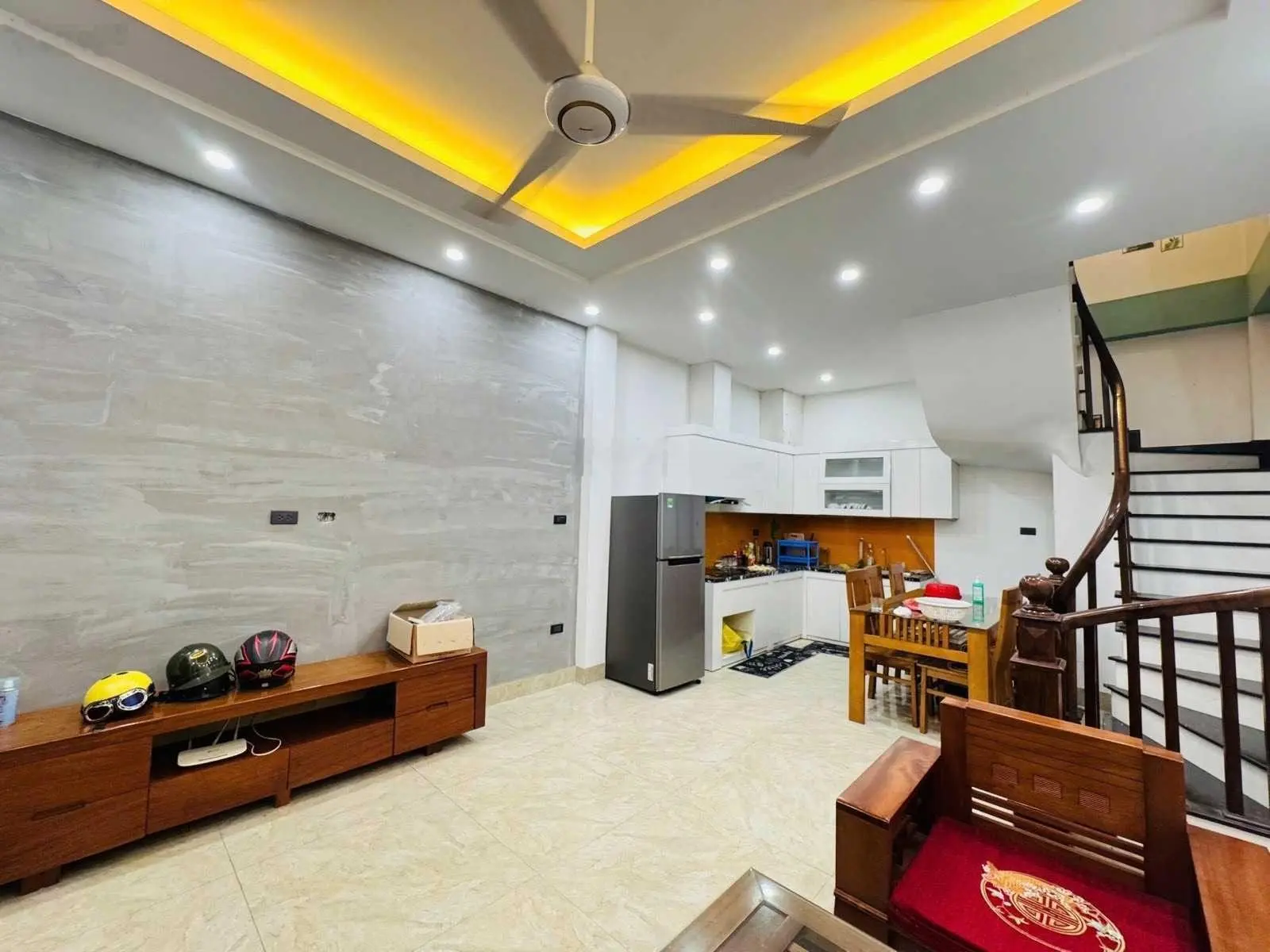 Bán nhà Thạch Cầu, Long Biên 40m2 MT 4m, oto, KD, giá 4,4 tỷ