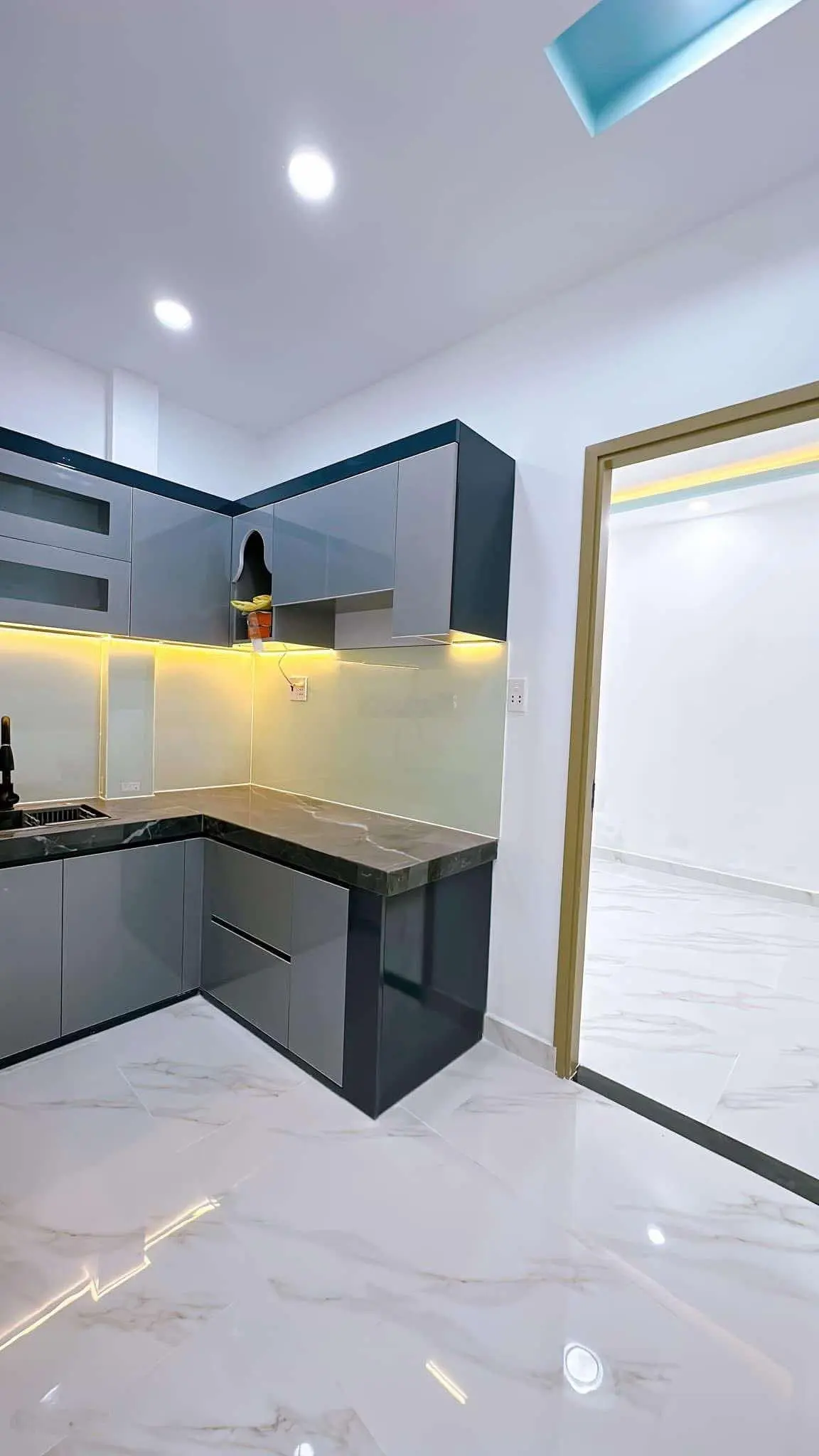 Nhà đẹp Q4 - 2 lầu đúc - 38.1m2 - 3PN - sát HXH - ko QH - chỉ 4 tỷ nhỉnh