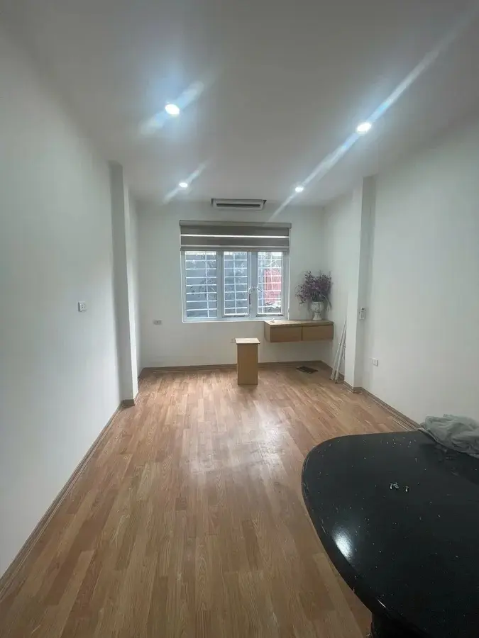 Chính chủ bán gấp nhà đẹp siêu rẻ ngõ 322 Nguyễn Trãi, Thanh Xuân. DT: 35 m2, 5 tầng. Giá 6,3 tỷ
