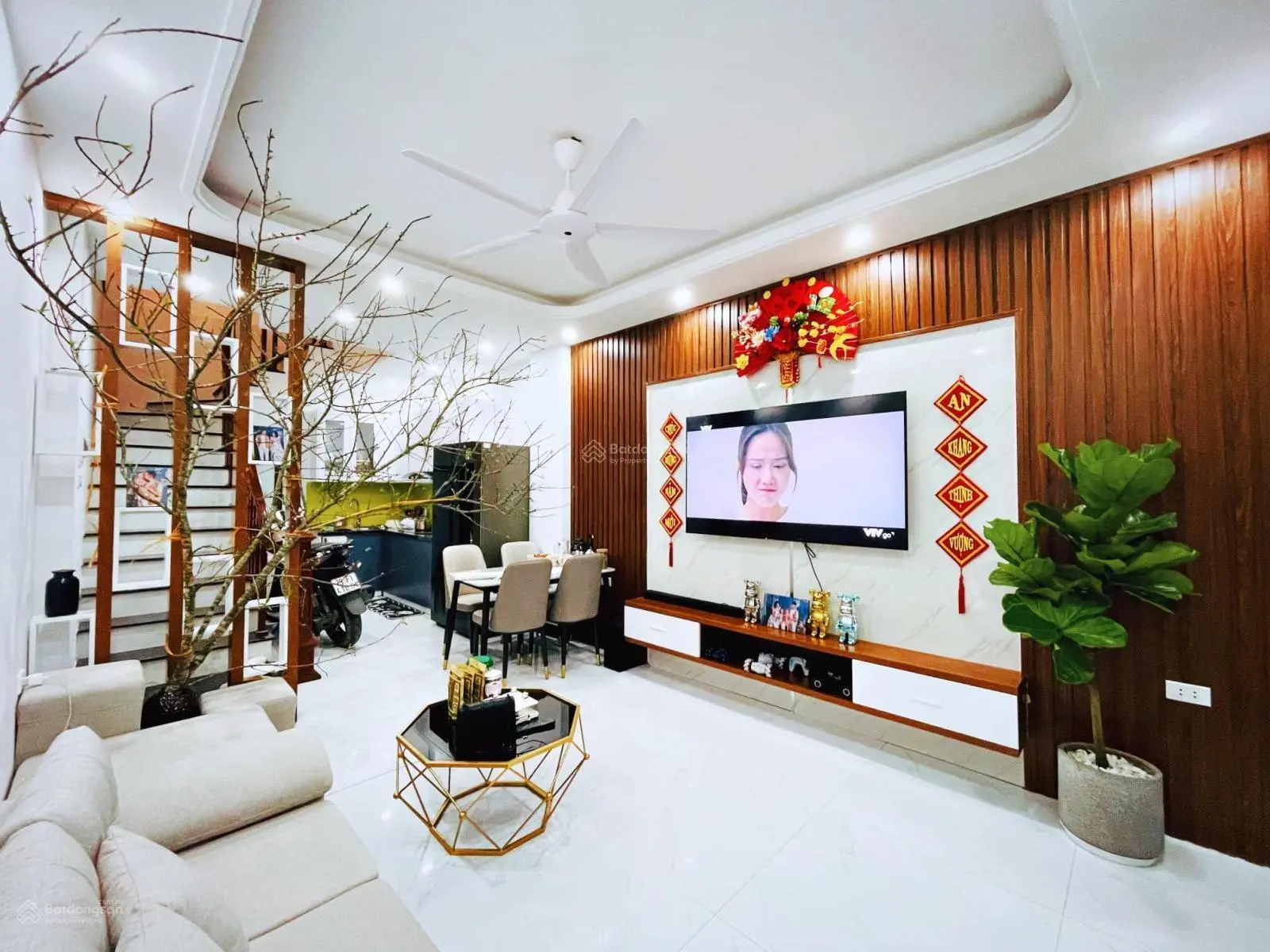 Bỏng tay! Đặng Tiến Đông 2 thoáng, 5m ra ô tô, ô chờ thang máy, dân xây, ngõ thẳng - thông, 63m2x5T