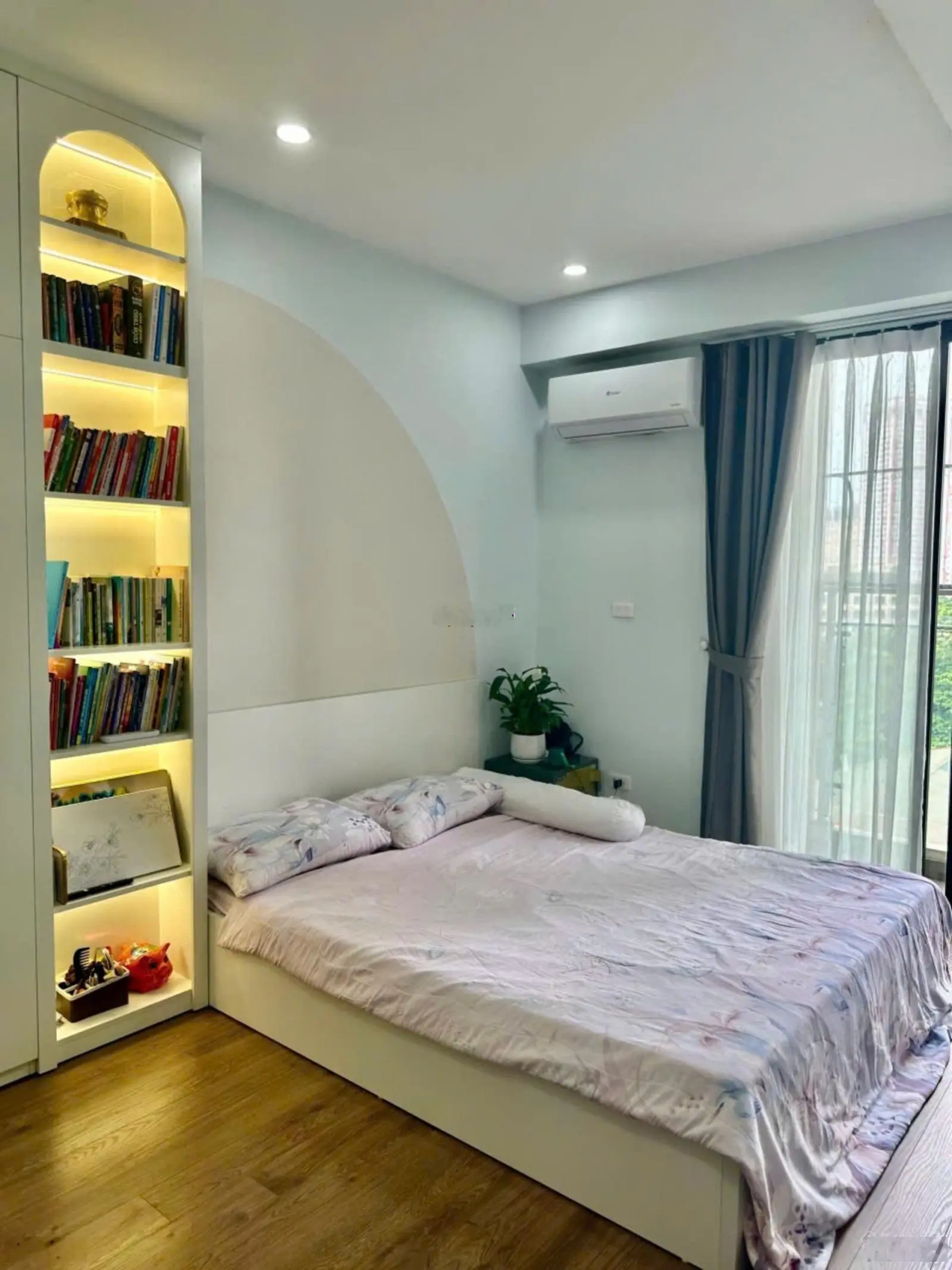 Chính chủ bán gấp CC Star Tower 283 Khương Trung 73m2, 2PN, 2VS, full nội thất, sổ đỏ chính chủ