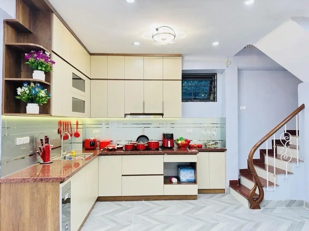 Bán nhà Hoàng Mai - ô tô đỗ cửa vào nhà - Kinh doanh đỉnh - 40m2 - 4PN. Giá: 7,8 tỷ. LH: 0779 548 ***