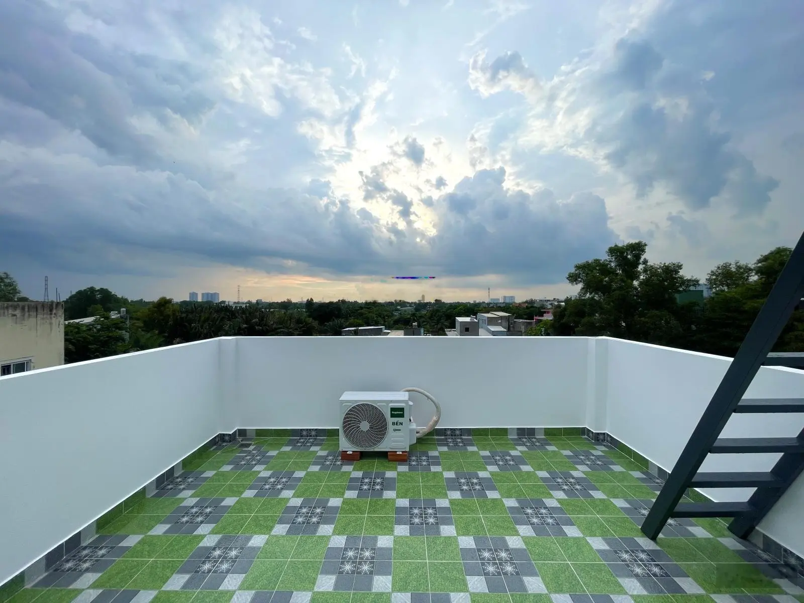 Hot: nhà mới 4 tầng full nội thất cao cấp, ô tô ngủ trong nhà ngay đường linh đông - gần vành đai 2