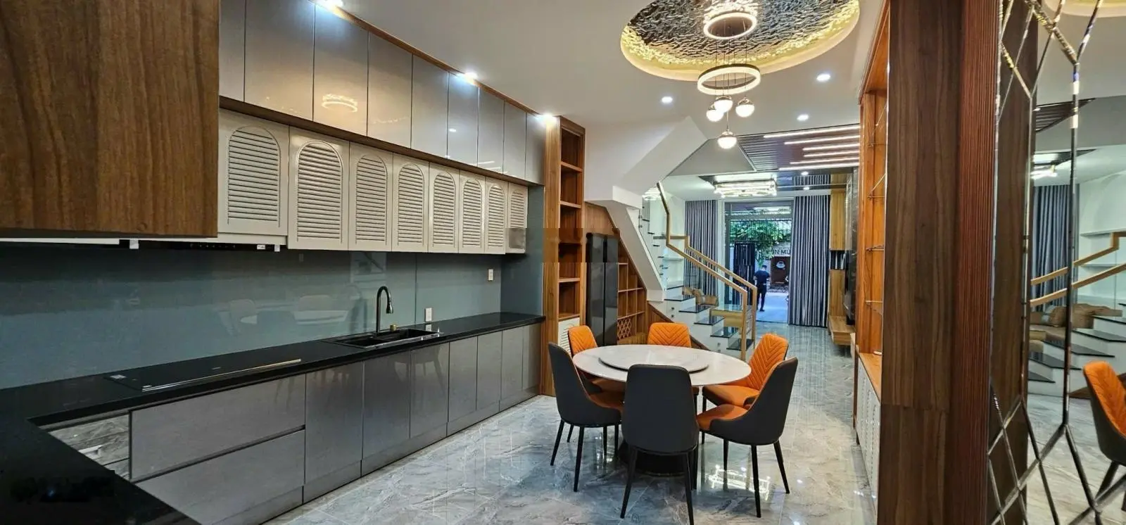 Chủ cần bán nhà đẹp nội thất đắt tiền mới 100% KĐT Hà Quang 2, gần công viên và trung tâm Nha Trang