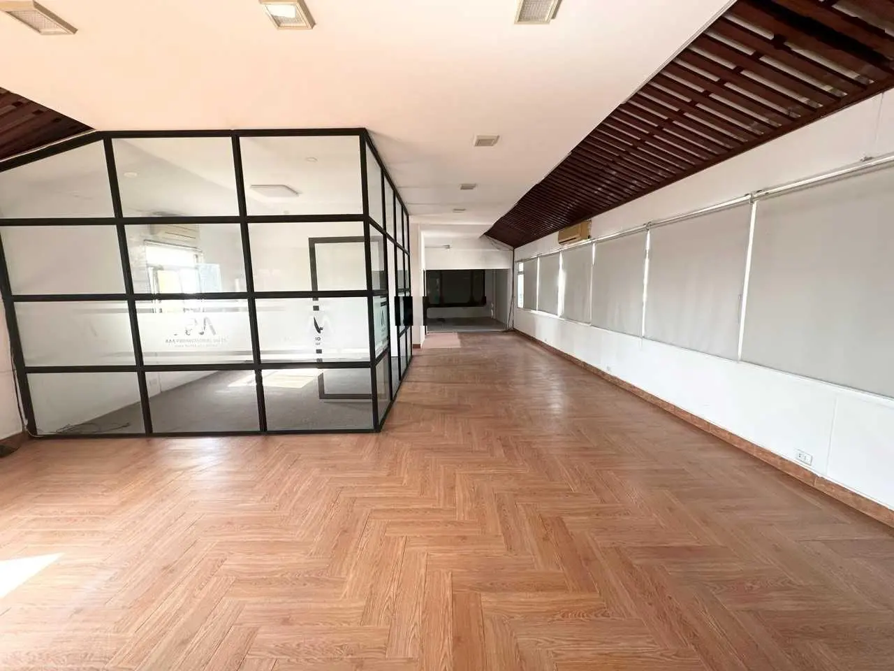 Chính chủ - tòa nhà 8 tầng mặt phố Lò Đúc. Căn góc 230m2, tương lai 2 mặt phố. Dòng tiền 2.6 tỷ/năm
