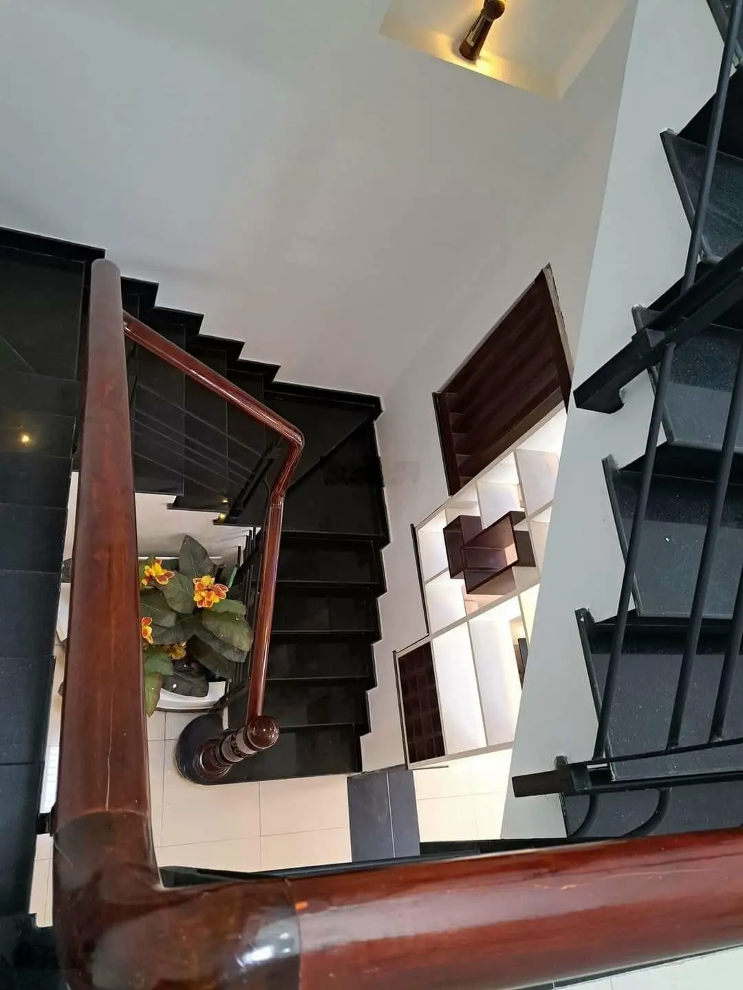 Về quê dưỡng già bán nhà Trần Quốc Thảo, Q3 49m2 2ty150 3PN