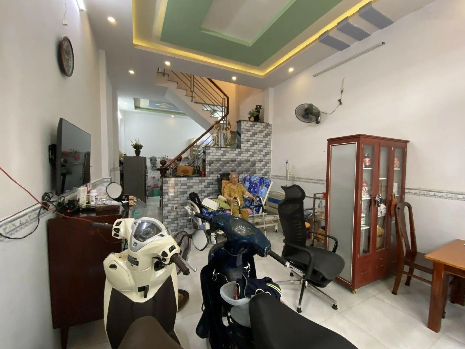 Nhà mới cứng - hẻm 4m - DT 38m2 - 1 trệt 1 lầu