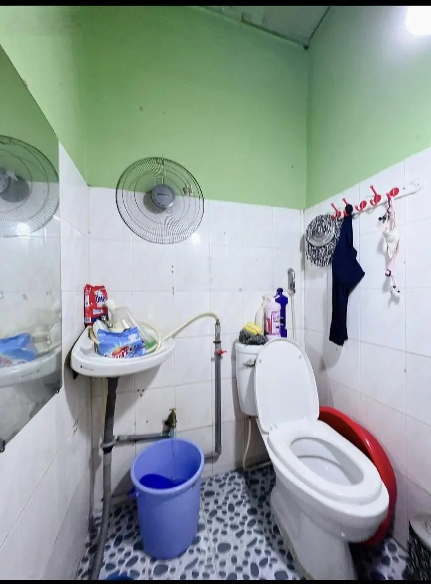 Bán nhà quận 4, 3 Tầng, hẻm 1/ khu dân cư hiện hữu, ngay chợ Xóm Chiếu, đường Đoàn Văn Bơ !