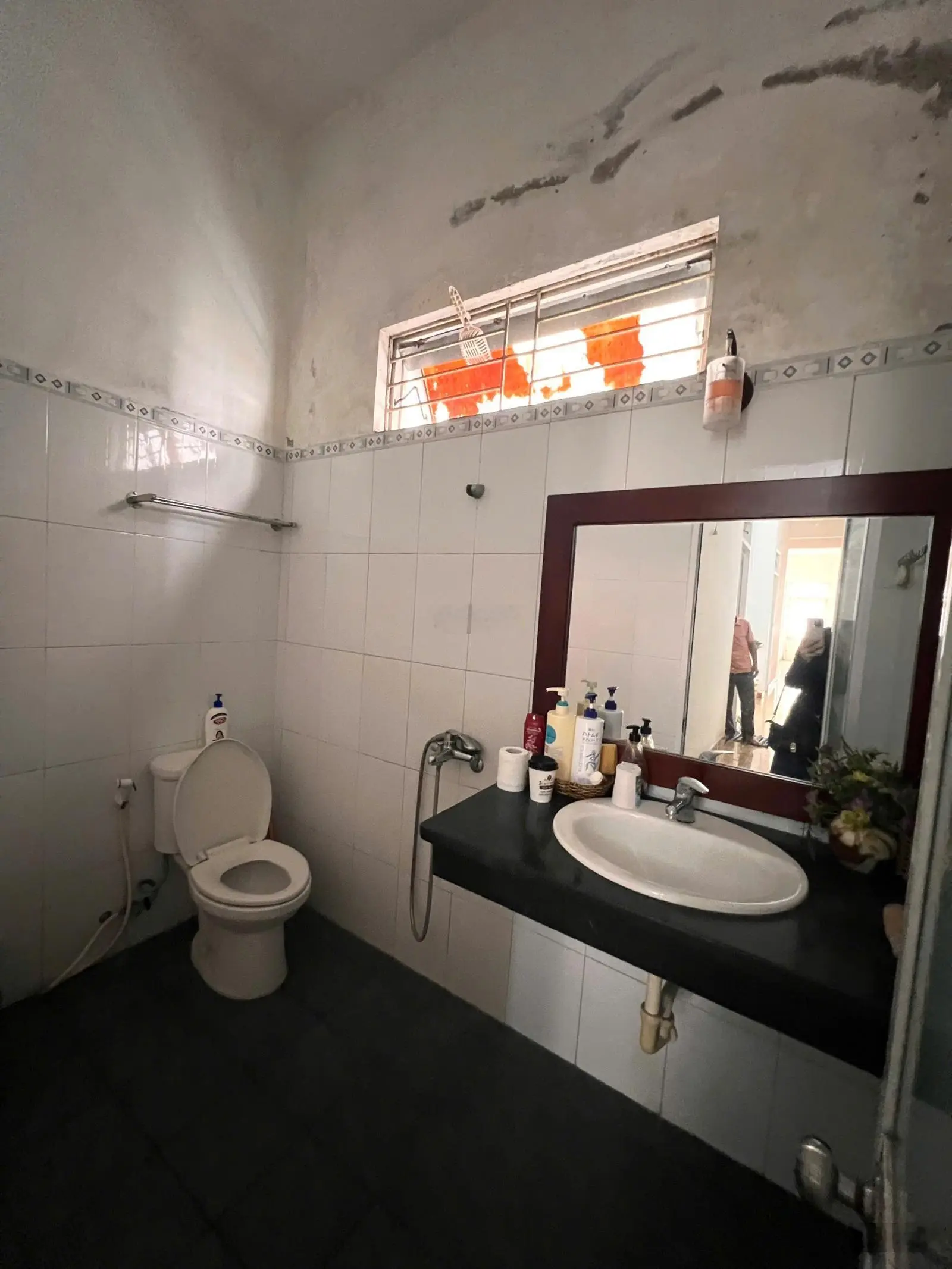 Bán gấp nhà 3 tầng MT đường 15m Trần Nhân Tông, gần Khúc Hạo, Sơn Trà, vị trí KD tốt - Giá rẻ 10 tỷ