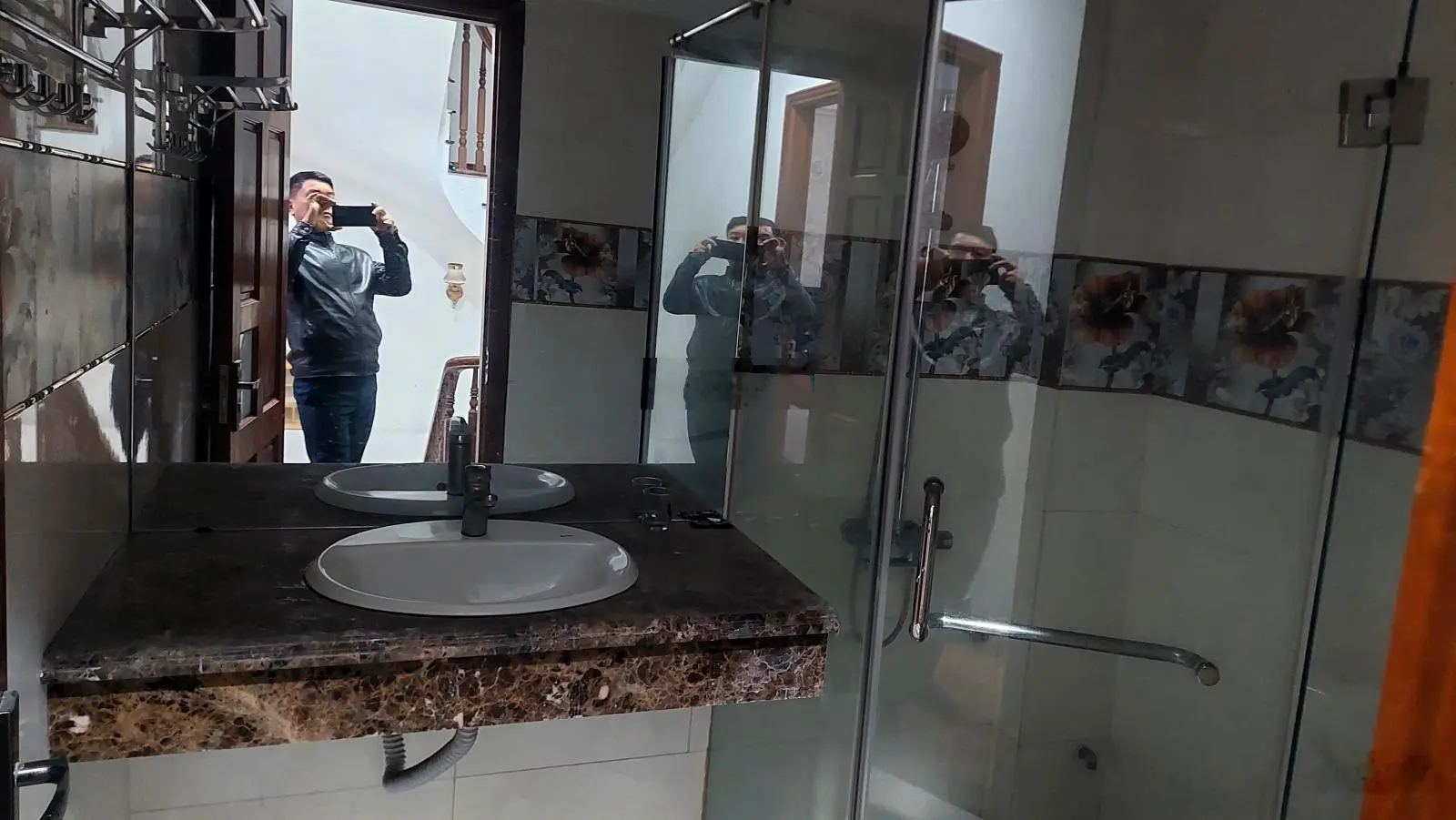 Cần bán ngay căn nhà Ngô Quyền Hà Đông: DT 60m2, 7 tầng thang máy, ôtô vào nhà, kinh doanh, để ở