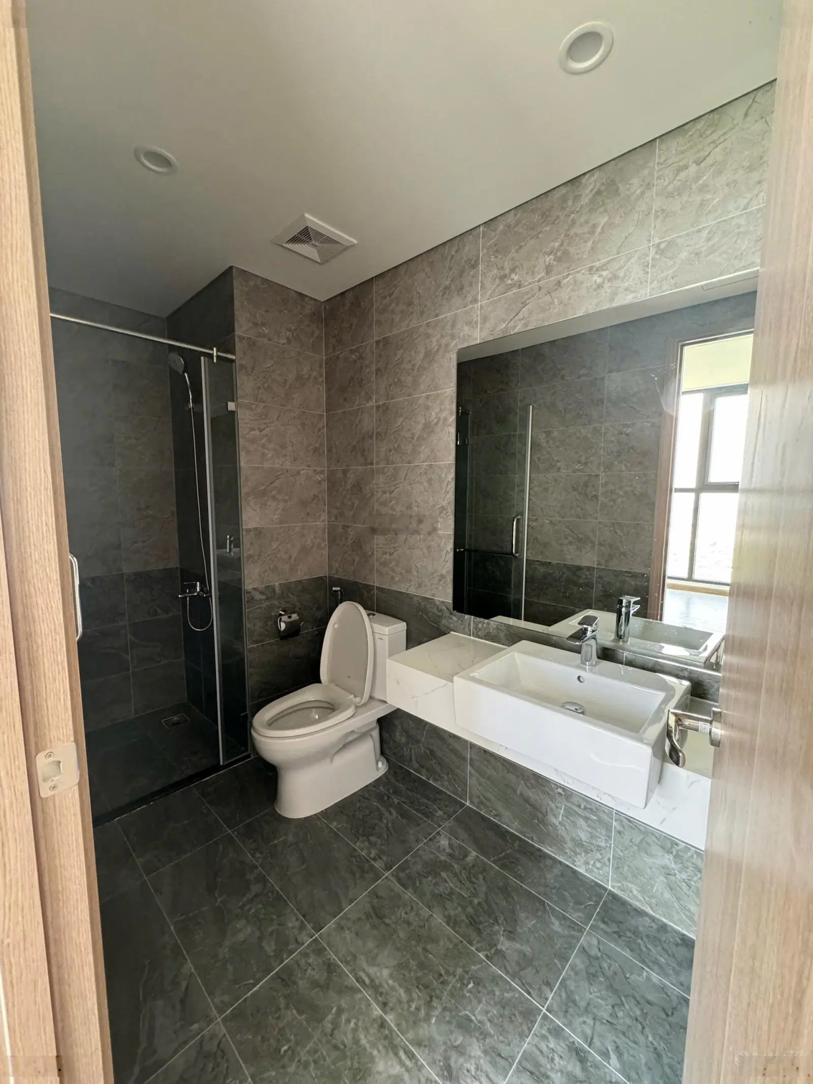 Bán gấp căn hộ 2 ngủ góc 67.6m2 tòa P1 nguyên bản chủ đầu tư giá 3.6 tỷ