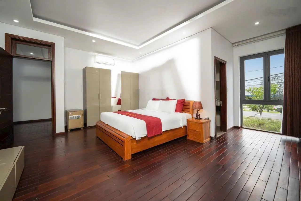 Bán nhà Villa đường Lê Văn Miến, sát biển Nguyễn Tất Thành