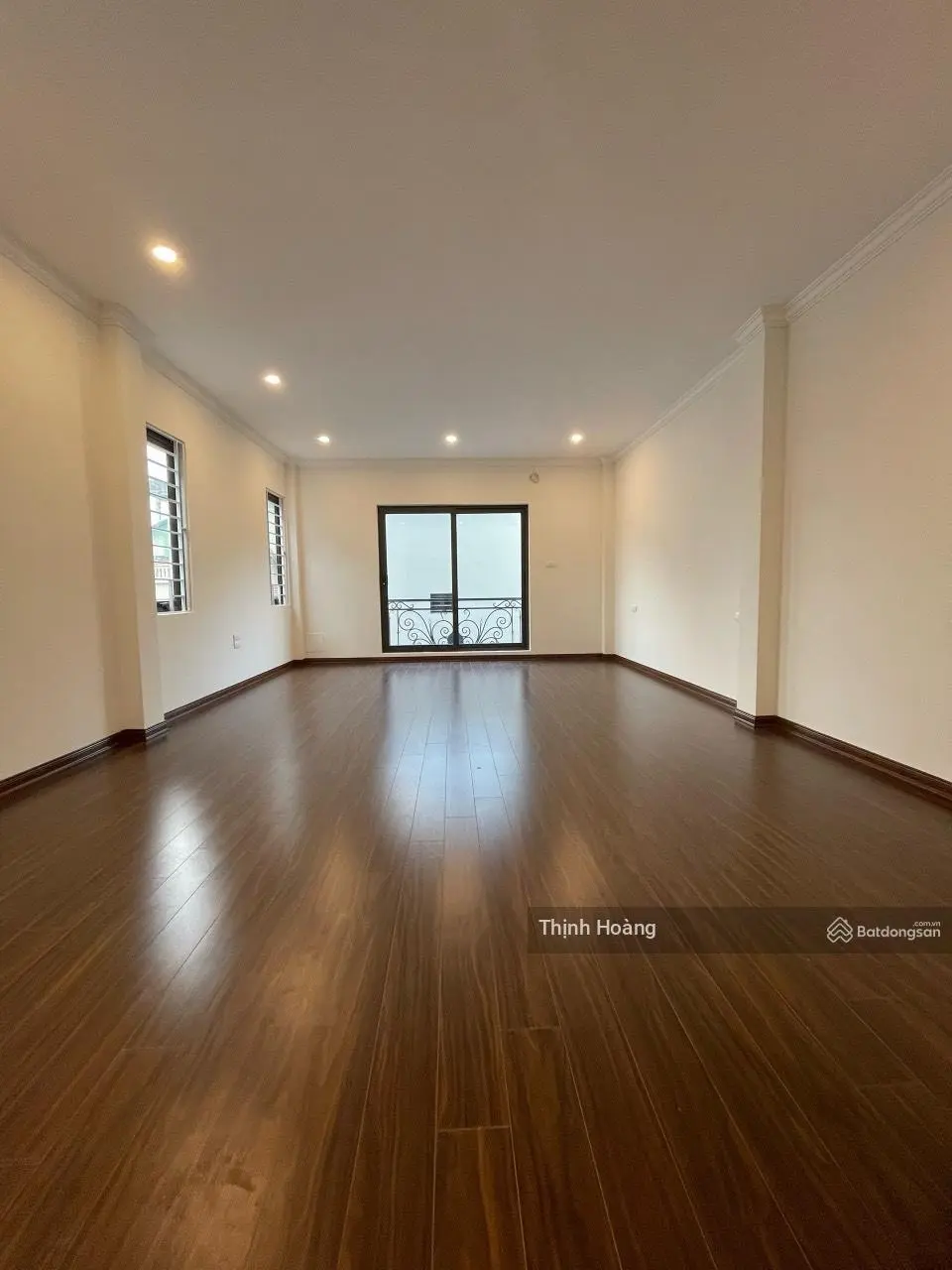 Bán nhà Phúc Lợi 43m2 5,5 tầng, thanh máy, oto vào nhà 4m ra ngõ oto tránh