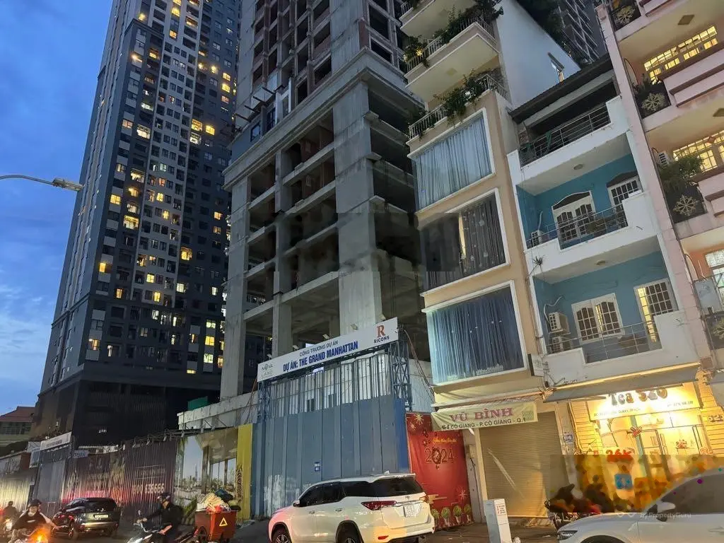 300m2 sàn - mặt tiền Q1* [6 tầng] vỉa hè 6m (không lộ giới)