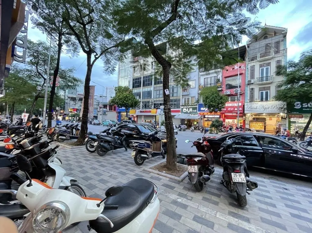 Cực hiếm, bán nhà mặt phố xuân la, giáp hồ tây, vỉa hè 12m, kinh doanh đỉnh cao, 51,5 m2, giá 35 tỷ