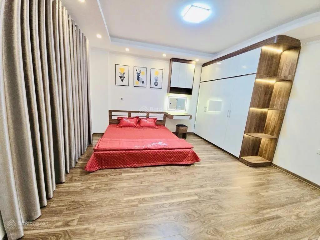 Bán nhà Lĩnh Nam - Ô tô đỗ cửa - 5 tầng - 3PN. Giá: 5,55 tỷ. LH: 0779 548 ***