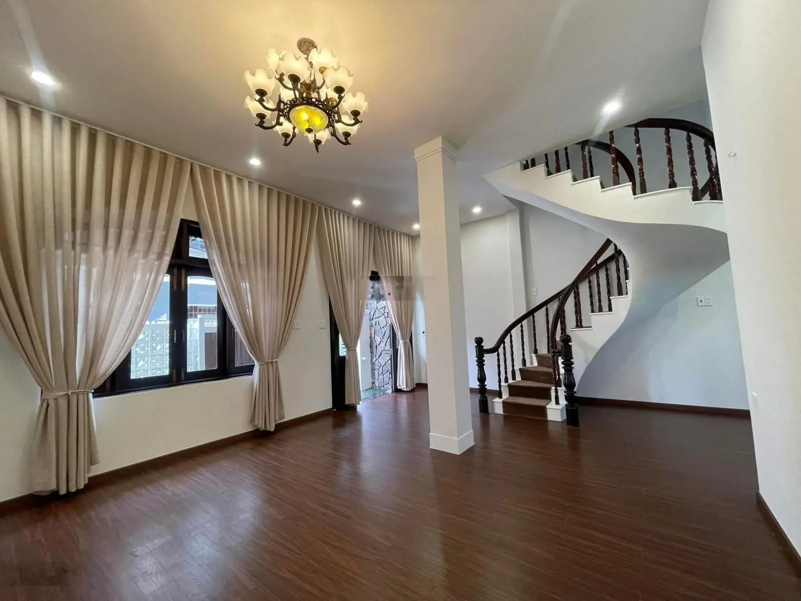 Bán nhà mới thiết kế tân cổ điển, hẻm ô tô Lê Hồng Phong Phường Phước Hải / trung tâm TP alo em