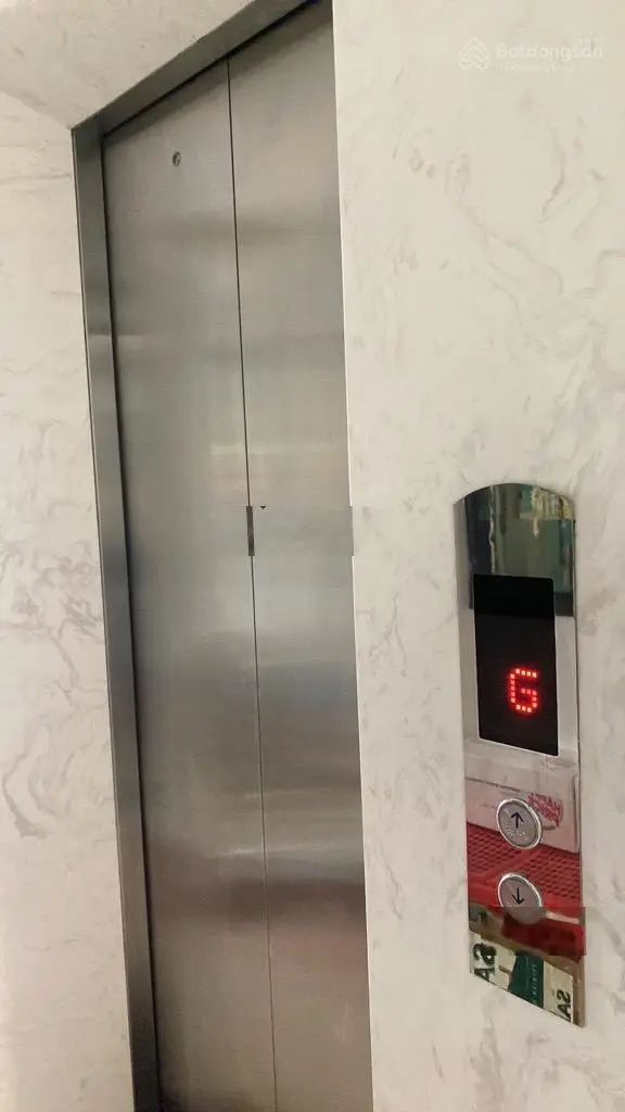 HIẾM nhà 4Tầng CÓ THANG MÁY, MẶT TIỀN thụt Trần Hữu Trang Phú Nhuận, 55m2, OTO VÀO NHÀ