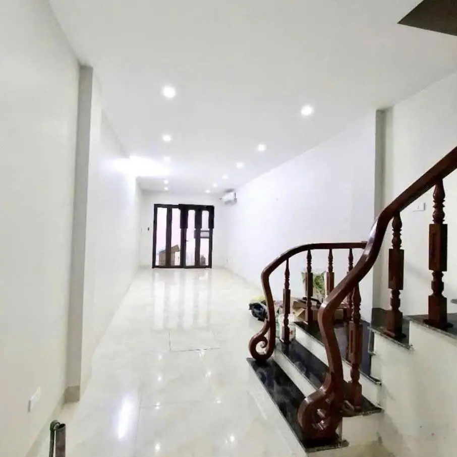 Nhà mới 7.5 tỷ, DT sổ 36m2, MT 3.35m, 5 tầng, 3 ngủ, cạnh ROYAL CITY 72 Nguyễn Trãi, Thanh Xuân