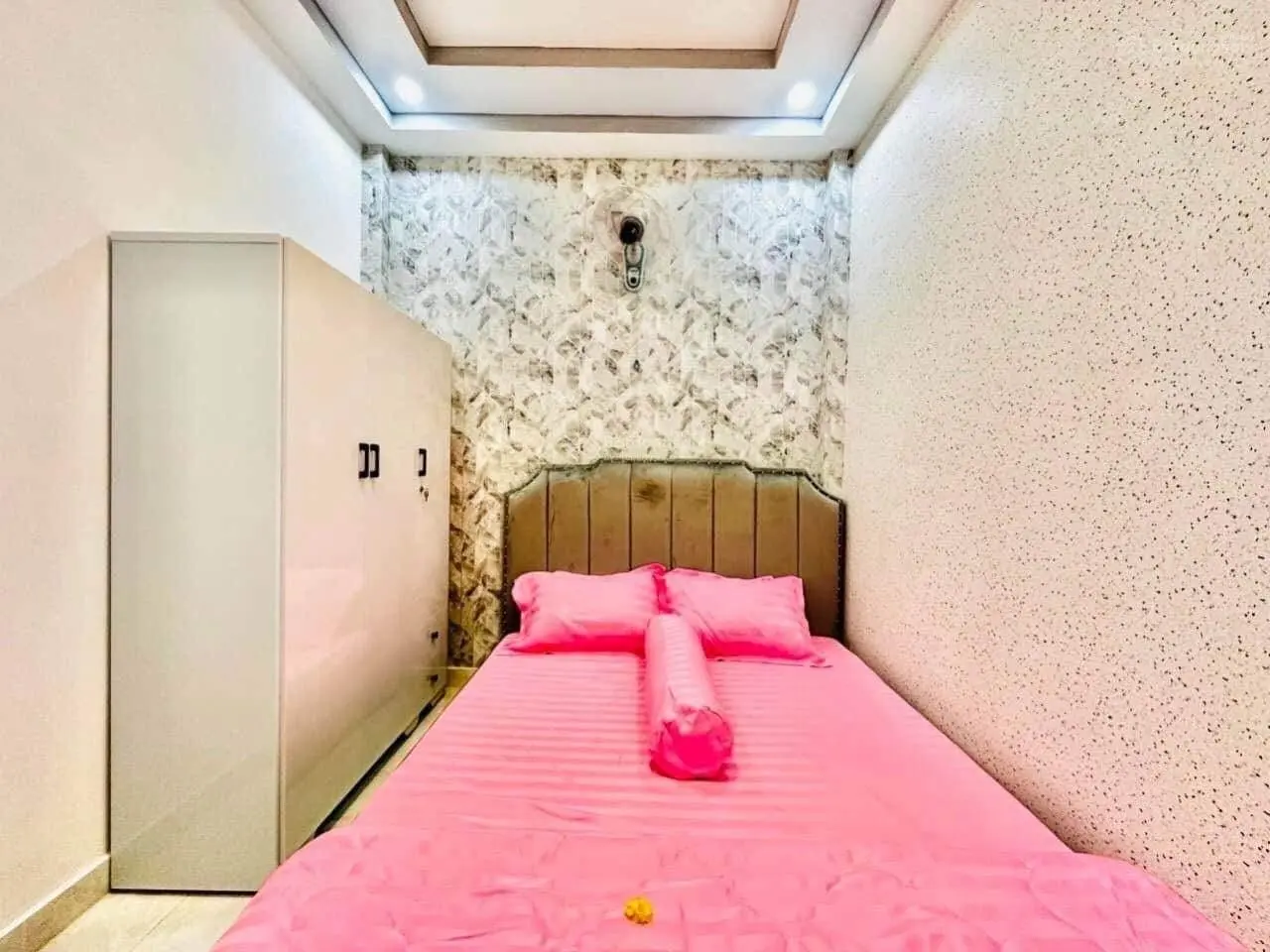 Định cư Úc cần bán gấp nhà ngay MT Huỳnh Tịnh Của, Võ Thị Sáu, Q3, 42.8m2, 1T 1L, SHR