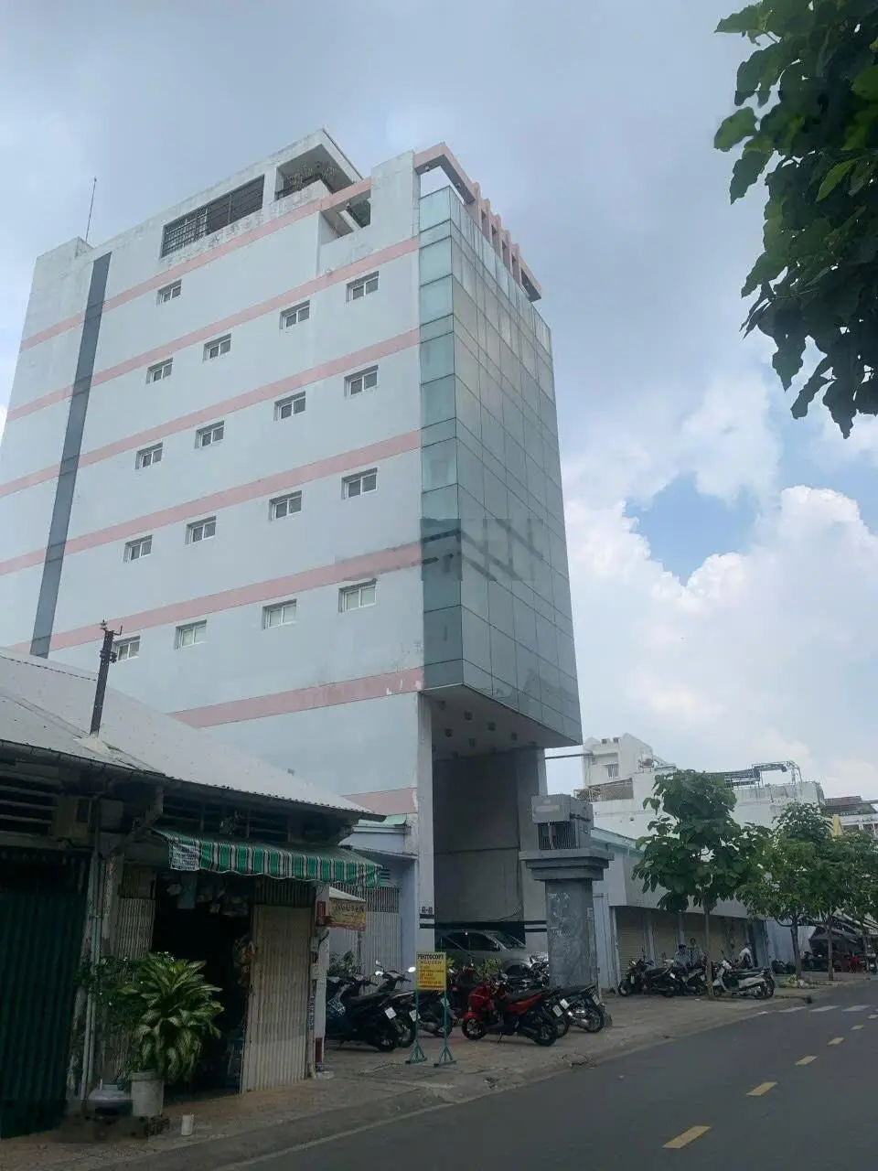Bán tòa nhà đường Phan Đăng Lưu P. 1 Phú Nhuận DT: 8.5x25m hầm 10 tầng HĐT 366tr/tháng giá: 70 tỷ