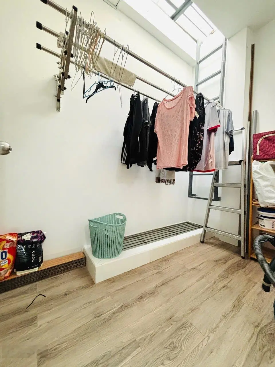 Chị chủ định cư bán gấp nhà 1 trệt 1 lửng mới xây, hoàn công 110m2 (4,5x 25m) nhựa 5m giá 4,6 tỷ