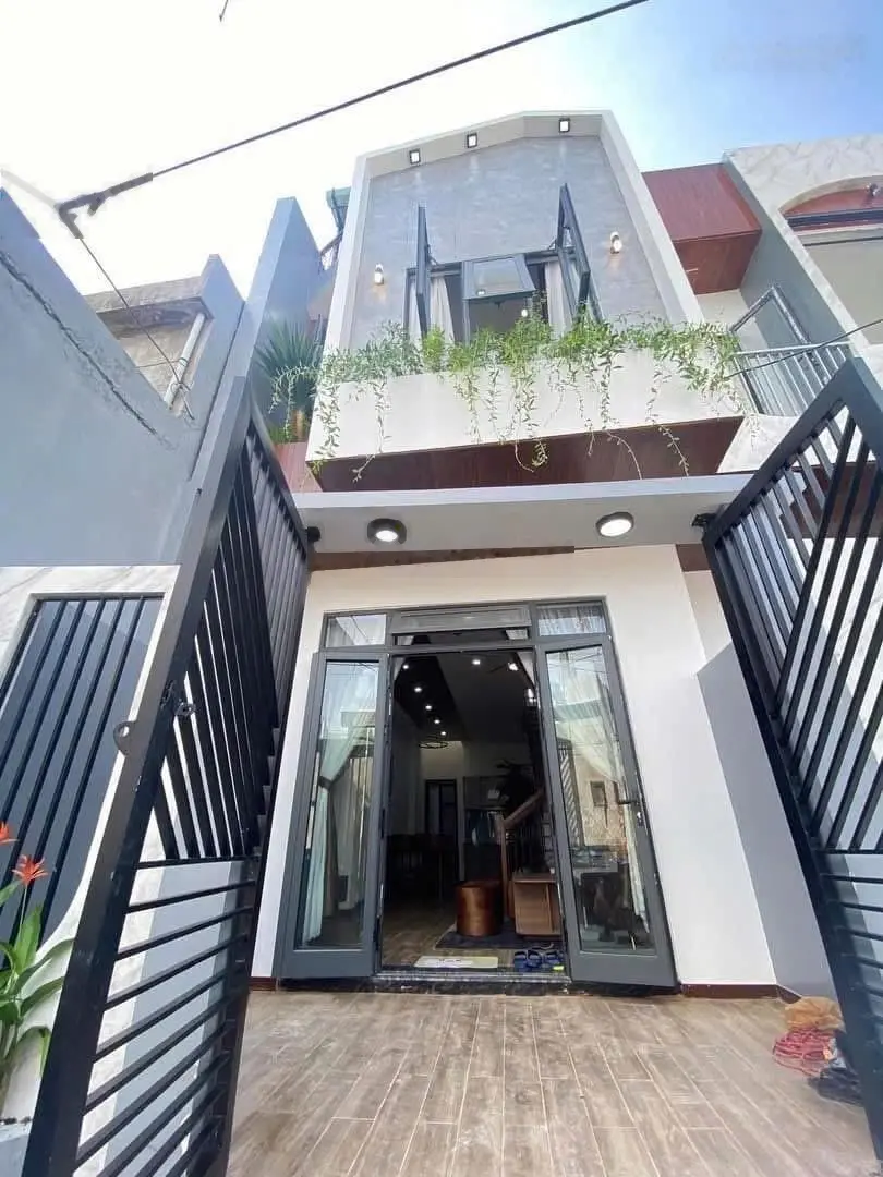 Nhà 2mê rưỡi kiệt 62/12/2 Nguyễn Huy Tưởng Vị trí : cách đường chính 30m,