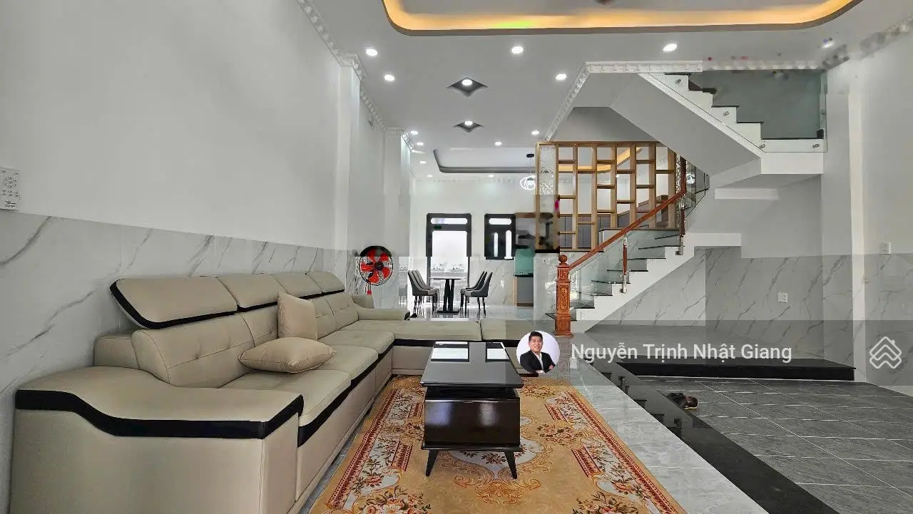 Nhà phố vừa hoàn thiện tại KDC đồng bộ trên trục đường Lê Văn Lương