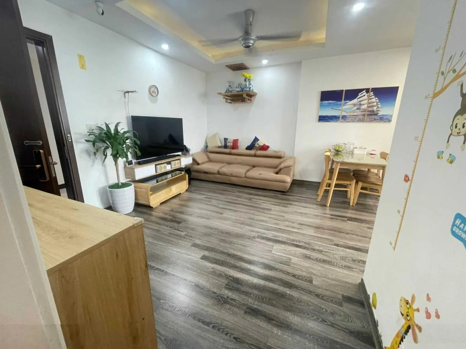 Chính chủ cần bán căn 2 ngủ 72m2 The Vesta Hà Đông - 2 ban công - đủ đồ - view đẹp