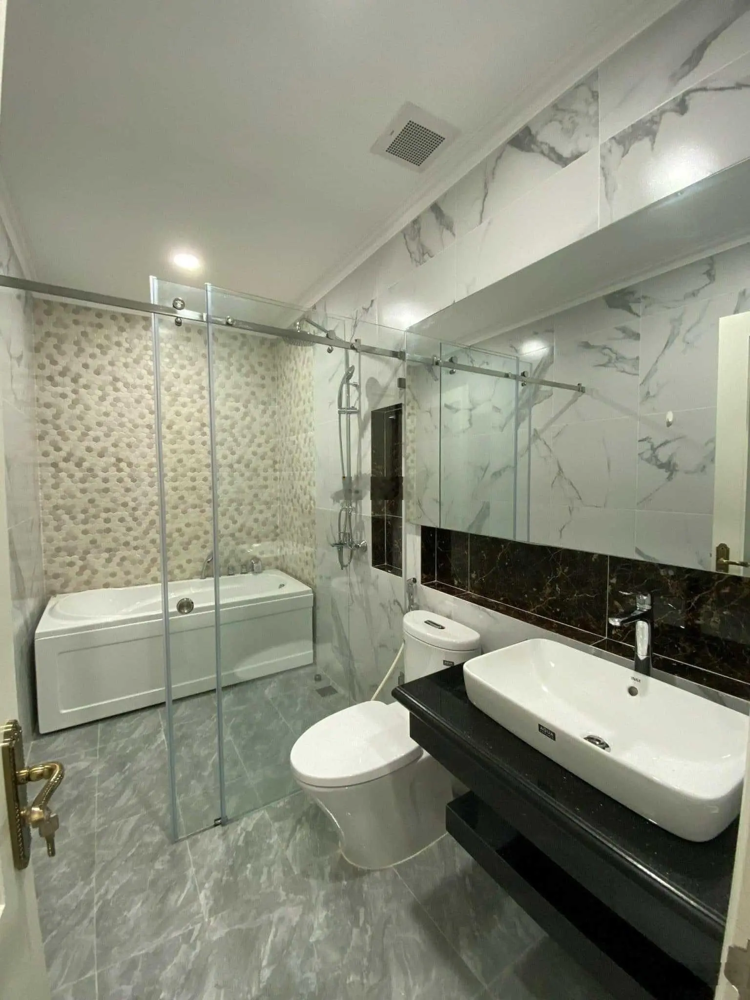 Chính chủ cần gấp căn biệt thự Lavila hoàn thiện full nội thất 12.2 tỷ - LH: 0902781375