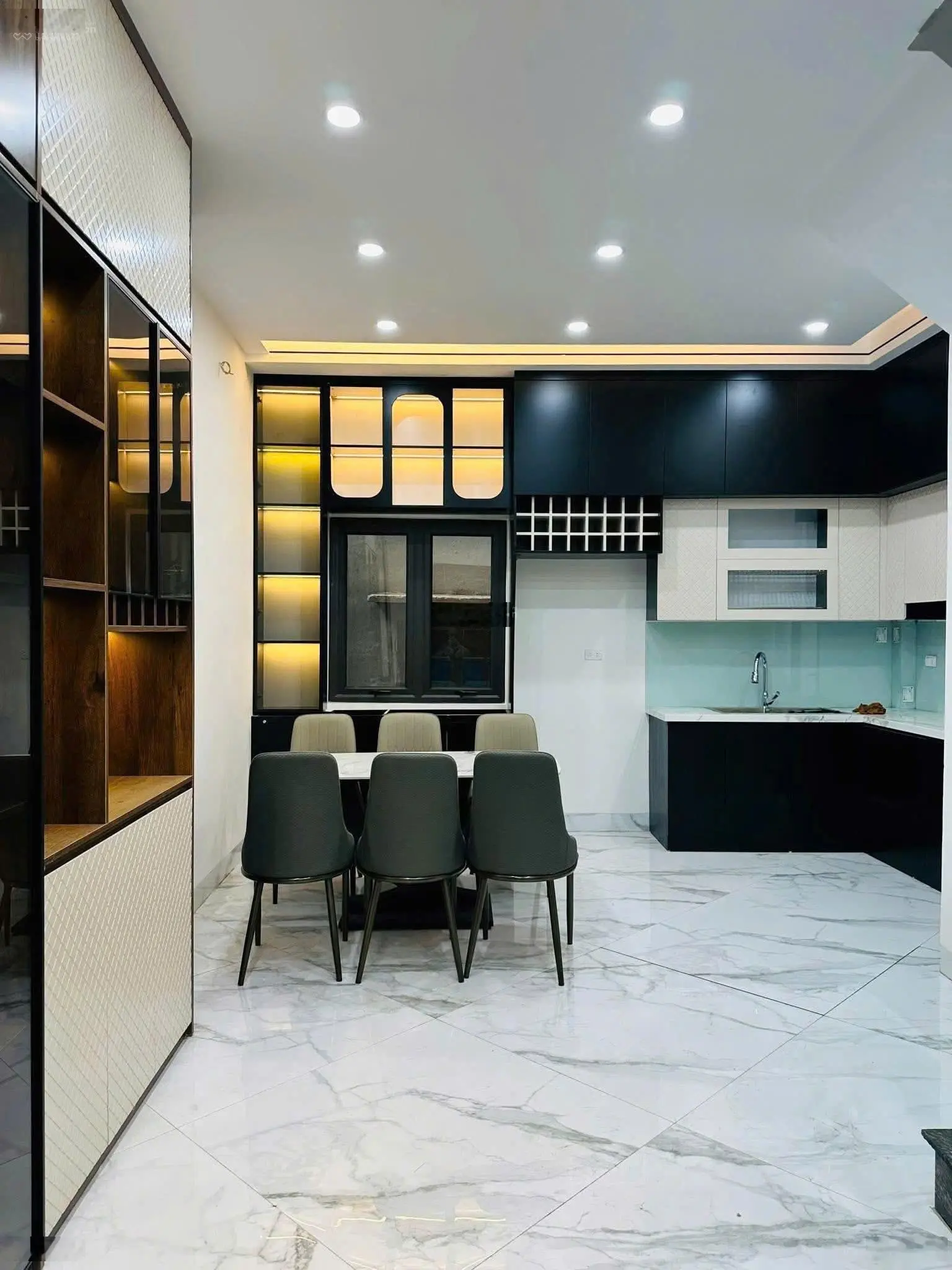 Chỉ ~ 6.6 tỷ! Nhà phân lô Hồ Tùng Mậu. DT 35m2* 5 tầng, MT siêu rộng. Ngõ thông, 3 bước ra mặt phố
