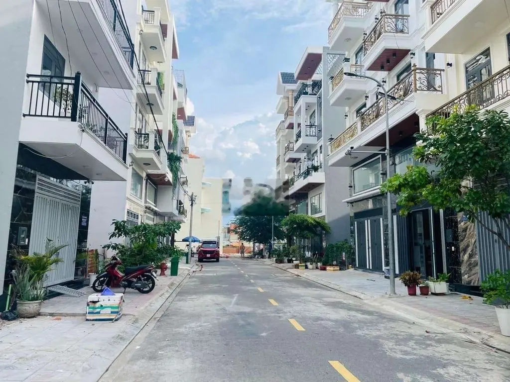 Nhà Mới Đường 12m, Nguyễn Văn Quá. Ngay Giáo Xứ Chợ Cầu