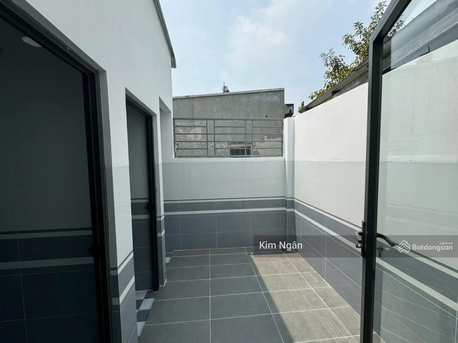Bán nhà 98m2 thị trấn cần giuộc, cách ql50 chỉ 50m, nhà mới xây 2pn, 2wc, sân rộng để ô tô.
