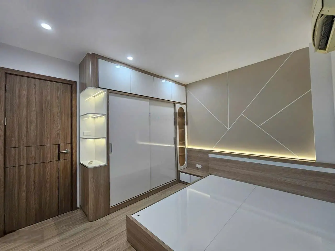 Bán Mỹ Sơn Tower: 2N/2WC, Full nội thất luxury, DT: 90m, vị trí đẹp - giá: 3.7 tỷ (LH: 0976 370 ***