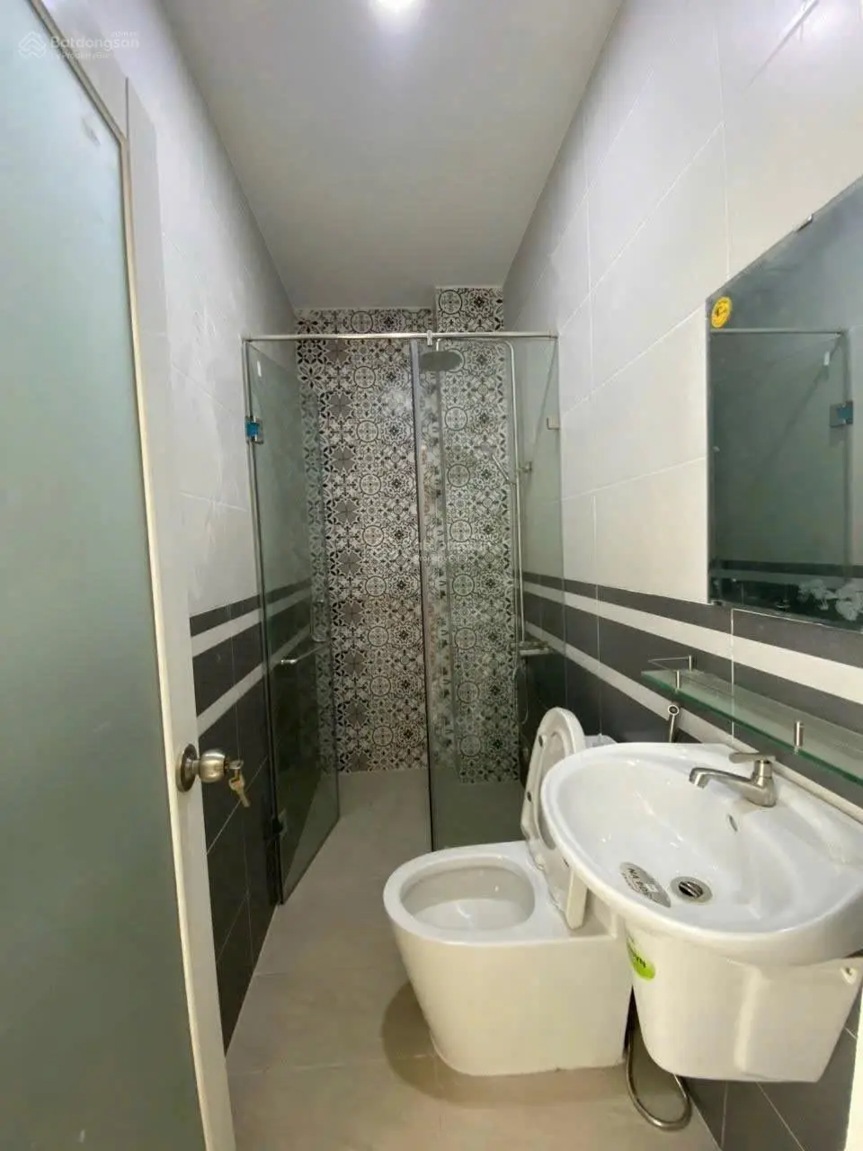 9,06 tỷ TL NHÀ 3.5 TẦNG CÓ SÂN MT 686 Quốc lộ 13, Hiệp Bình Phước,Thủ Đức đất: 74.9 m²