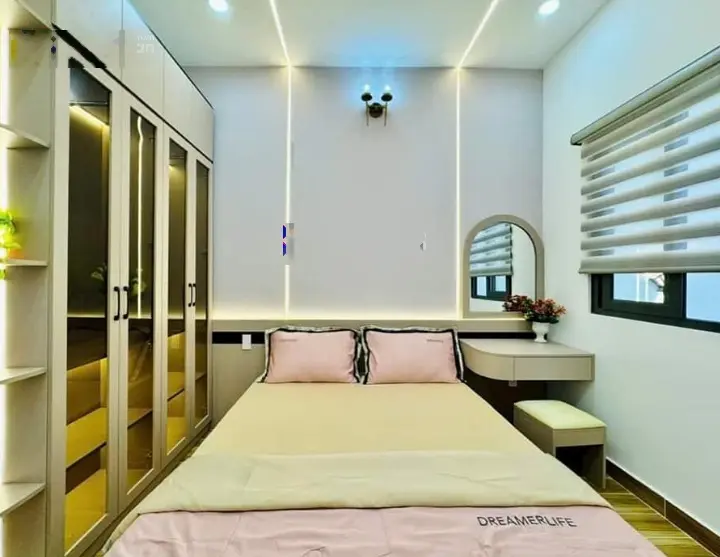 Siêu phẩm SHR full thổ cư mới 100% 1 trệt 1 lầu 2pn 2wc phòng thờ - Đẹp lung linh ngay Hồ Văn Long